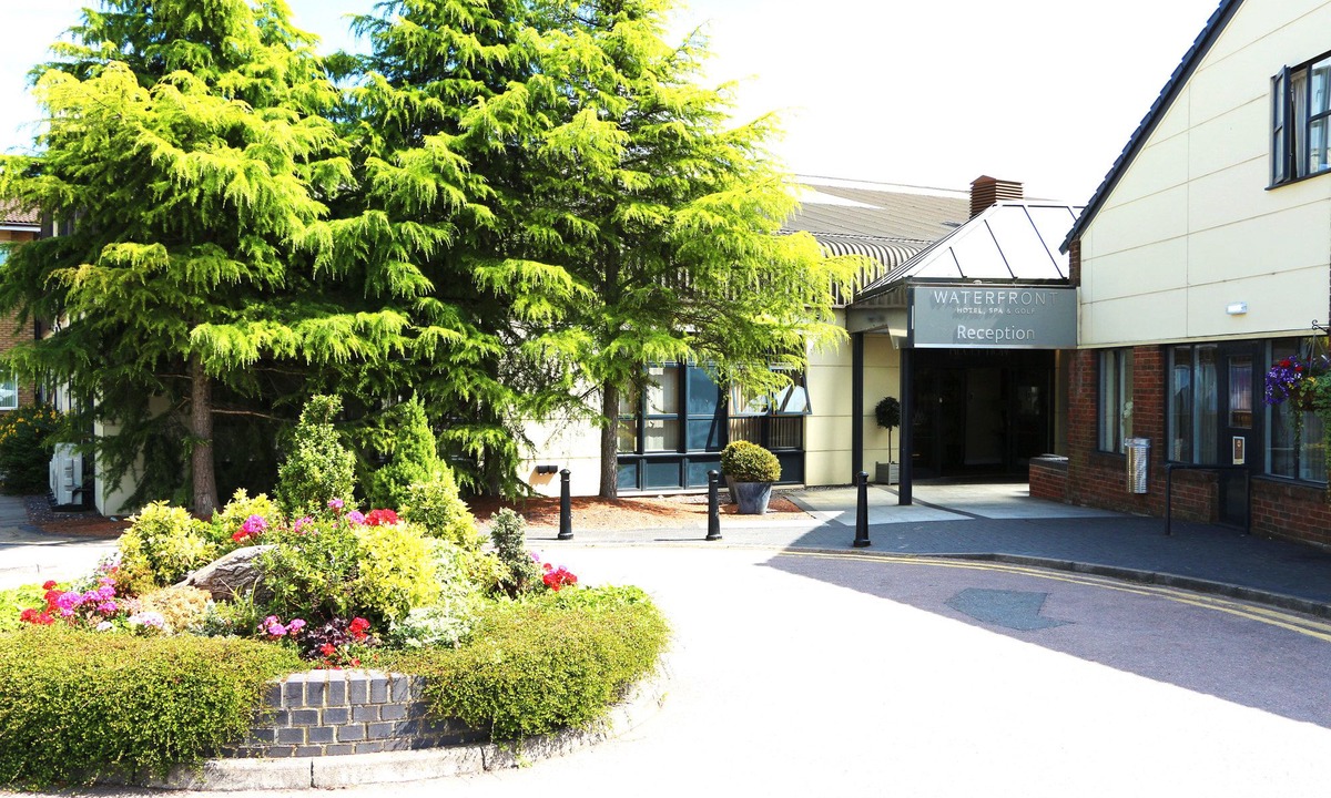 Wyboston Hotel | The Waterfront Hotel Spa & Golf