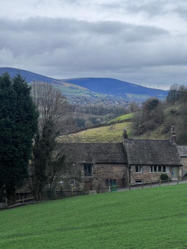 Ashton-under-Lyne House | The Weavers Cottage at Springbank