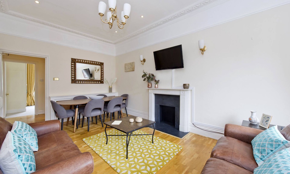 South Kensington House | Top Floor, Rosary Gardens Two Beds