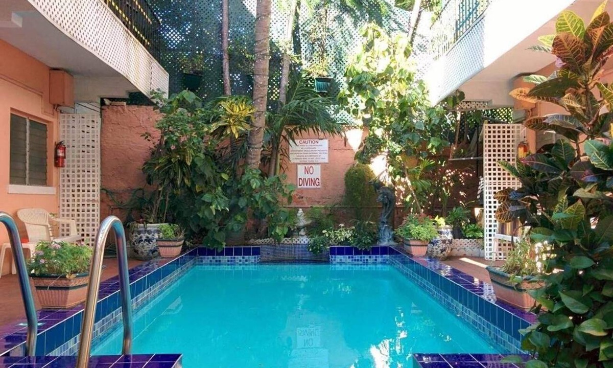 Downtown Nassau Hotel | Towne Hotel