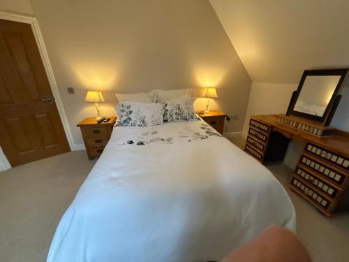 Silsoe House | Tranquil Guest Room Retreat in Silsoe with Woodland Views