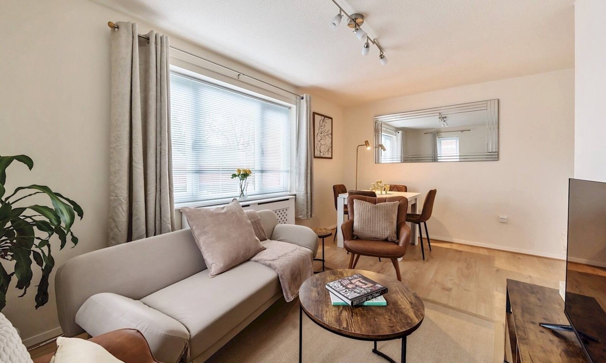 Cowley Apartment | Trendy 2BR Apartment inc. Parking - Cowley, Oxford - Pass the Keys