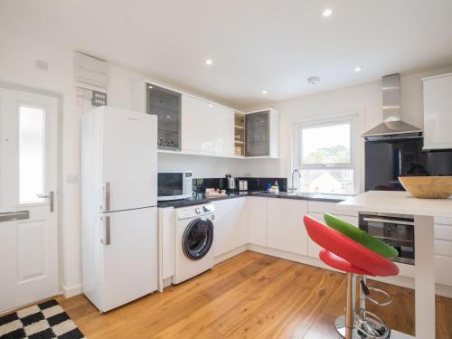 Sunninghill House | Trendy Flat in Sunninghill's Village Atmosphere - Pass the Keys