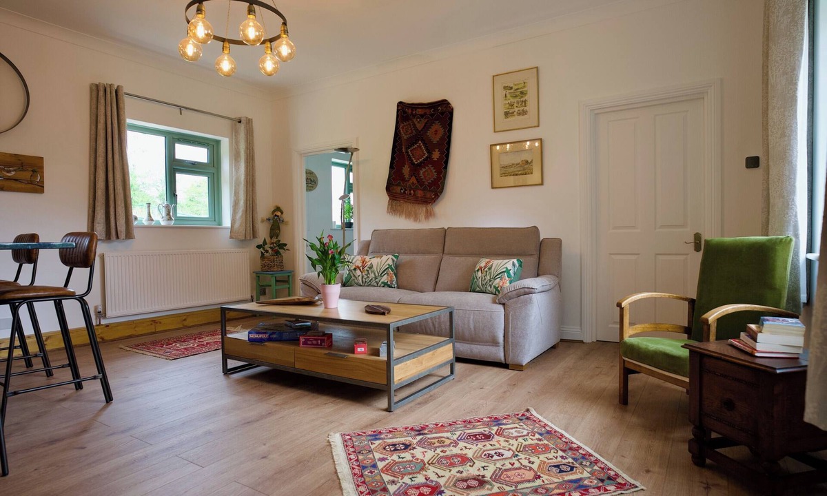 Tring Cottage | Tring Grange Cottage - Sleeps 2 - Onsite Parking