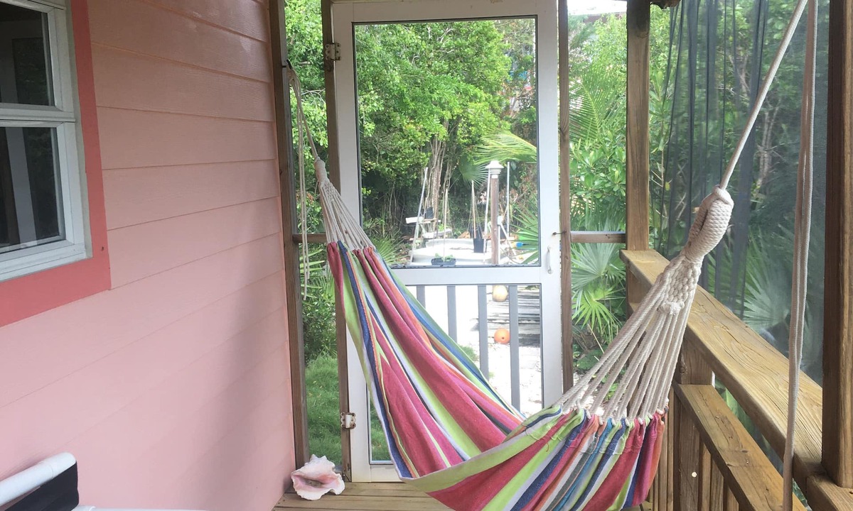Morris Settlement Cottage | Tropical Hideaway - walk to the beach!