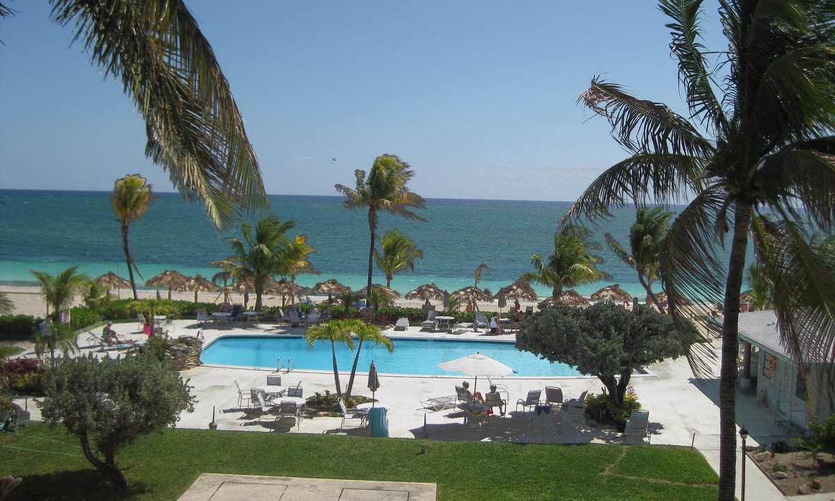 Discovery Bay Condo | Tropical paradise steps away from gorgeous sandy beach & beautiful blue water