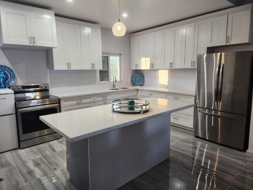 Calvin Hill Villa | Turquoise Escape new waterfront