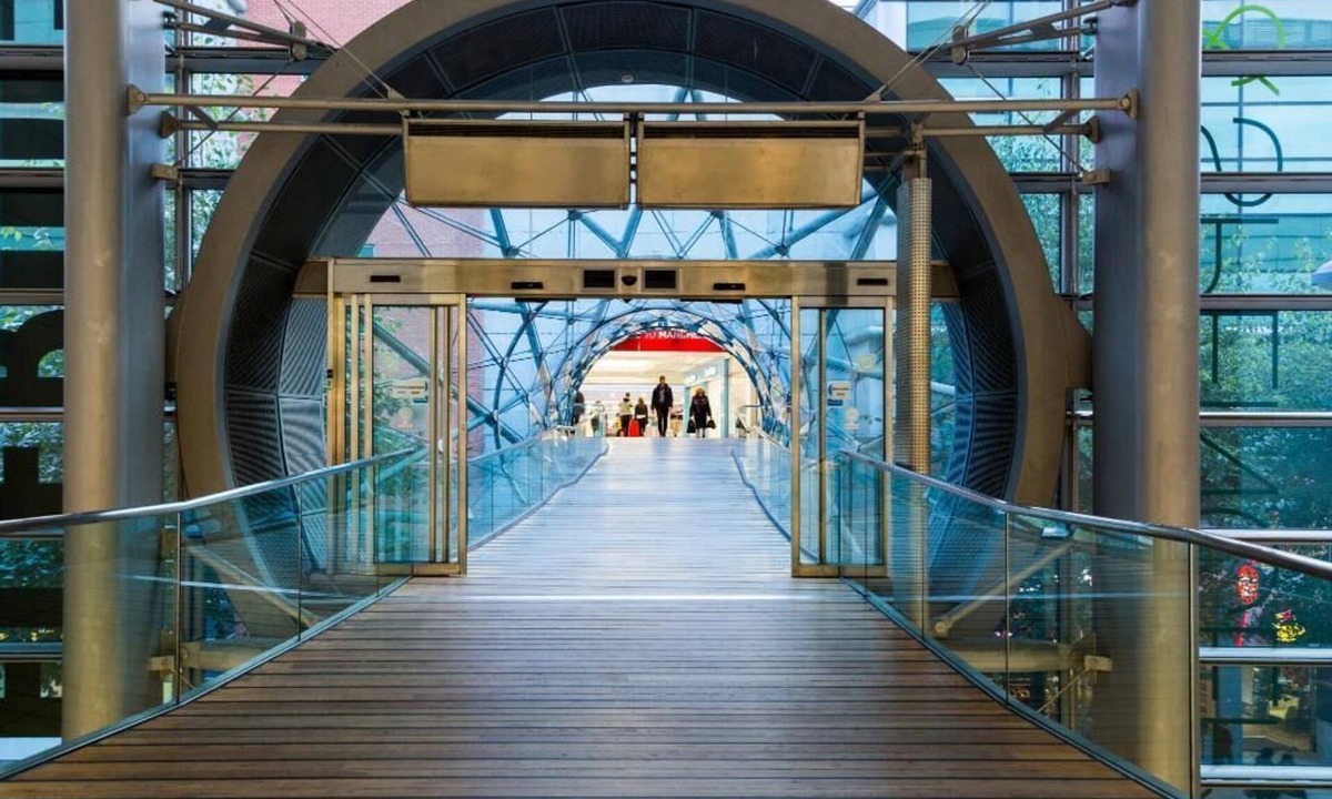 Market Street Apartment | Two Balconies, hydro massage shower, free WiFi