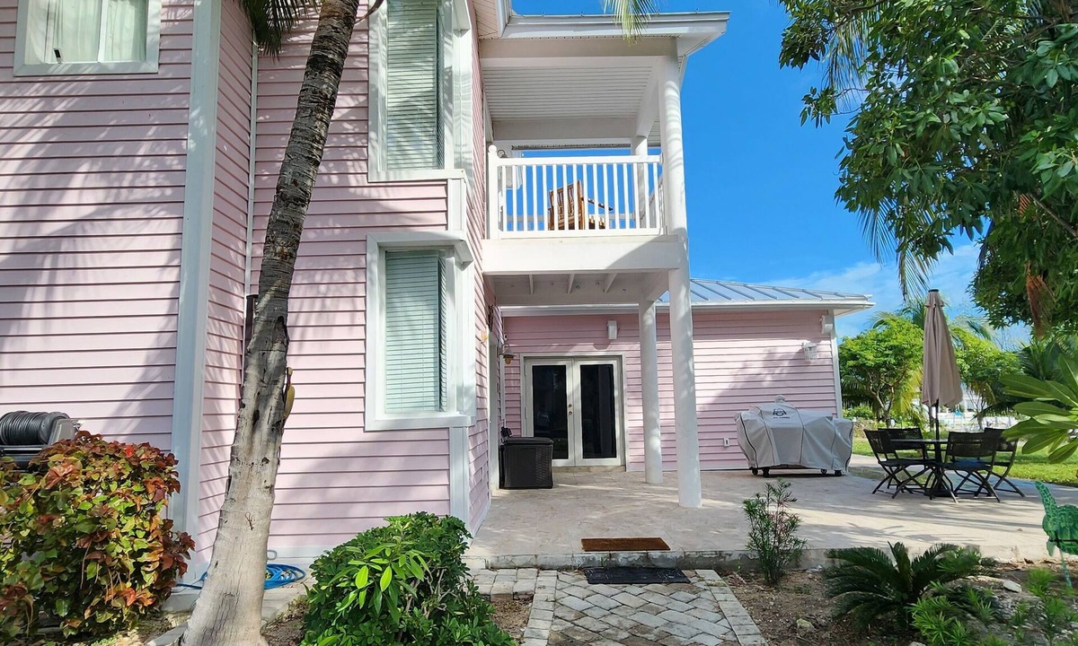 Alice Town House | Ultimate Beach House