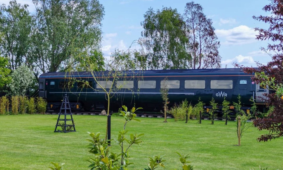 Ely House | Unusual & tranquil. The Carriage Ely is a beautiful railway carriage & hot tubs