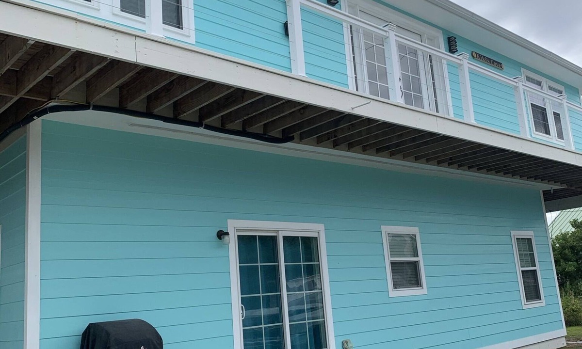 Port Royal House | Upstairs 3 BR, 2 bath home, 150 yds from beach with beautiful clear water.