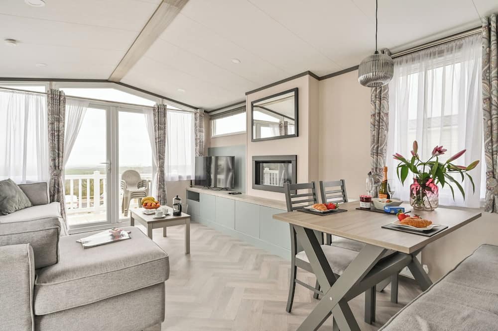 Saint Ann's Chapel House | Valley View 2 Bed Hot Tub Holiday Caravan Cawsand