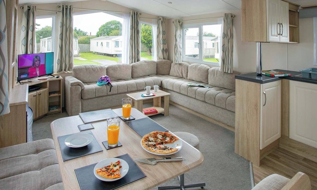 Mappleton House | Very comfortable, modern and contemporary caravan with one double and two twin.