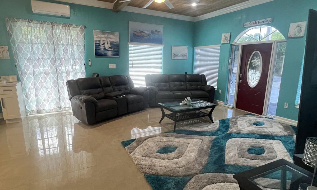 Jimmy Hill House | Very quiet spacious house located near Hoopers Bay and Turtle Beach