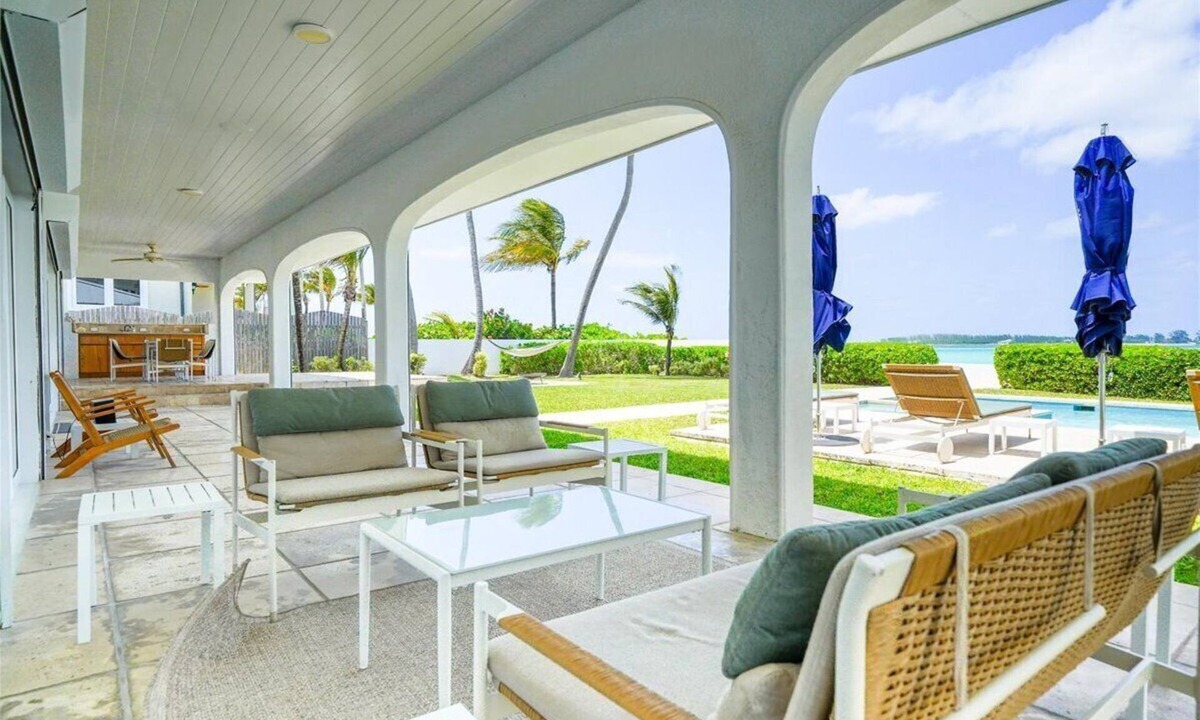 Nassau House | Villa Oasis- Beachfront House with Pool- Close to BahaMar!