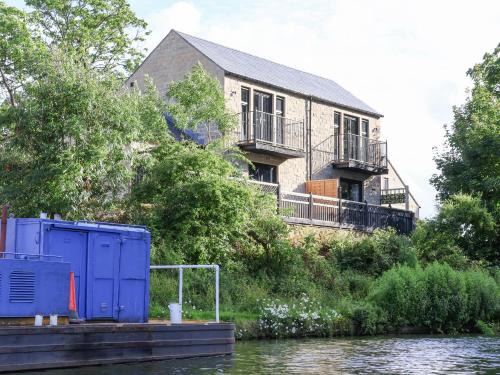 Gargrave House | Waters Edge Lock View