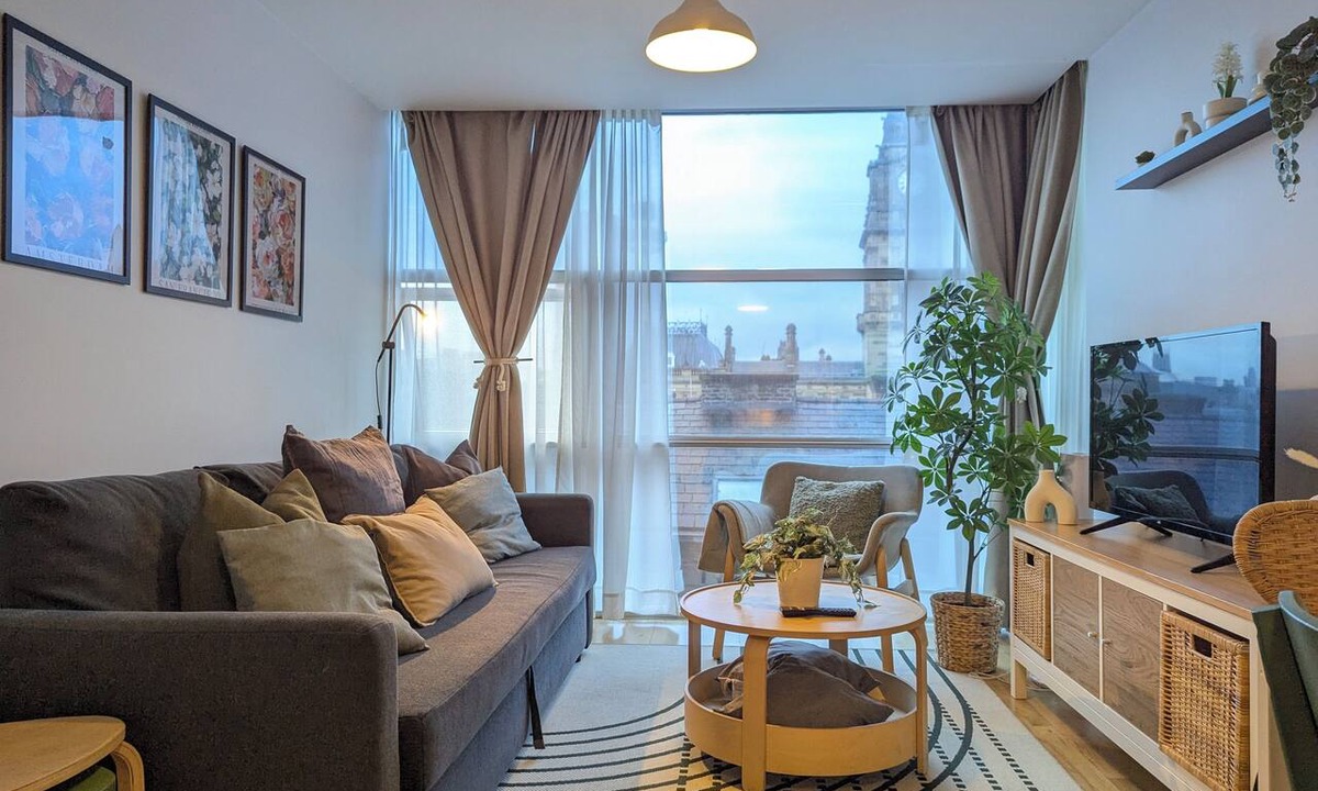 Liverpool Apartment | Welcome to our chic, newly-renovated 1-bedroom apartment in Liverpool City Centre!