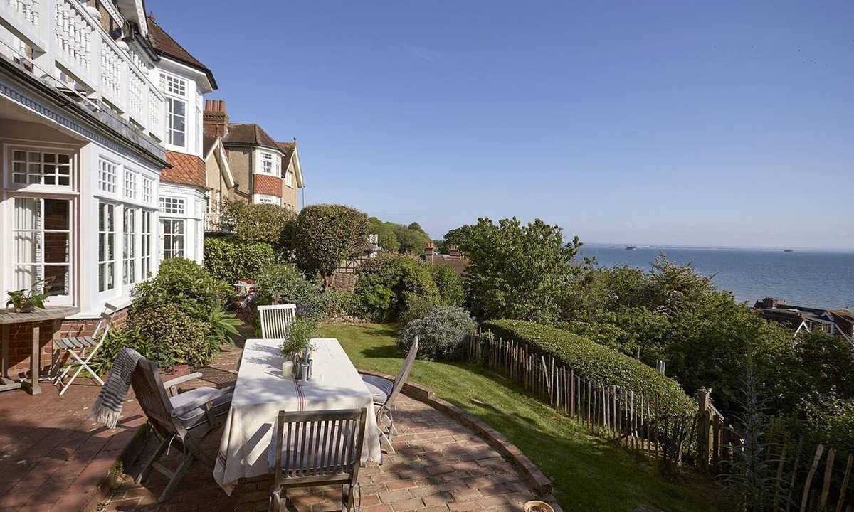 Nettlestone House | West Ingle Large Edwardian Home Overlooking Seagrove Bay