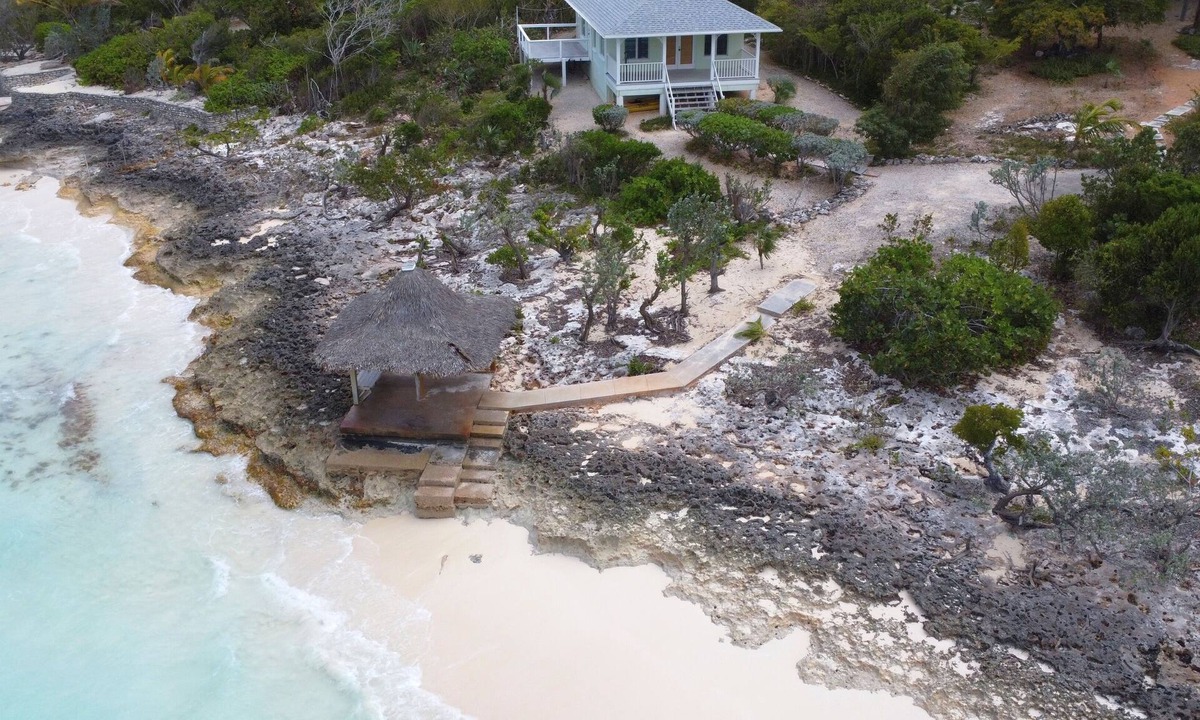 Clarence Town Cottage | Whistling Duck: Private Oceanfront Cottage