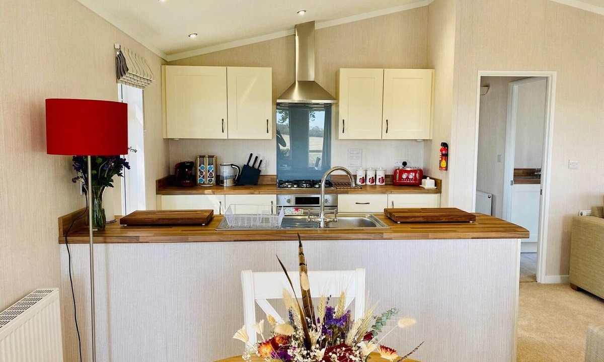 Ryther Apartment | Wildflower Lodge - Luxury Lodge with Hot Tub