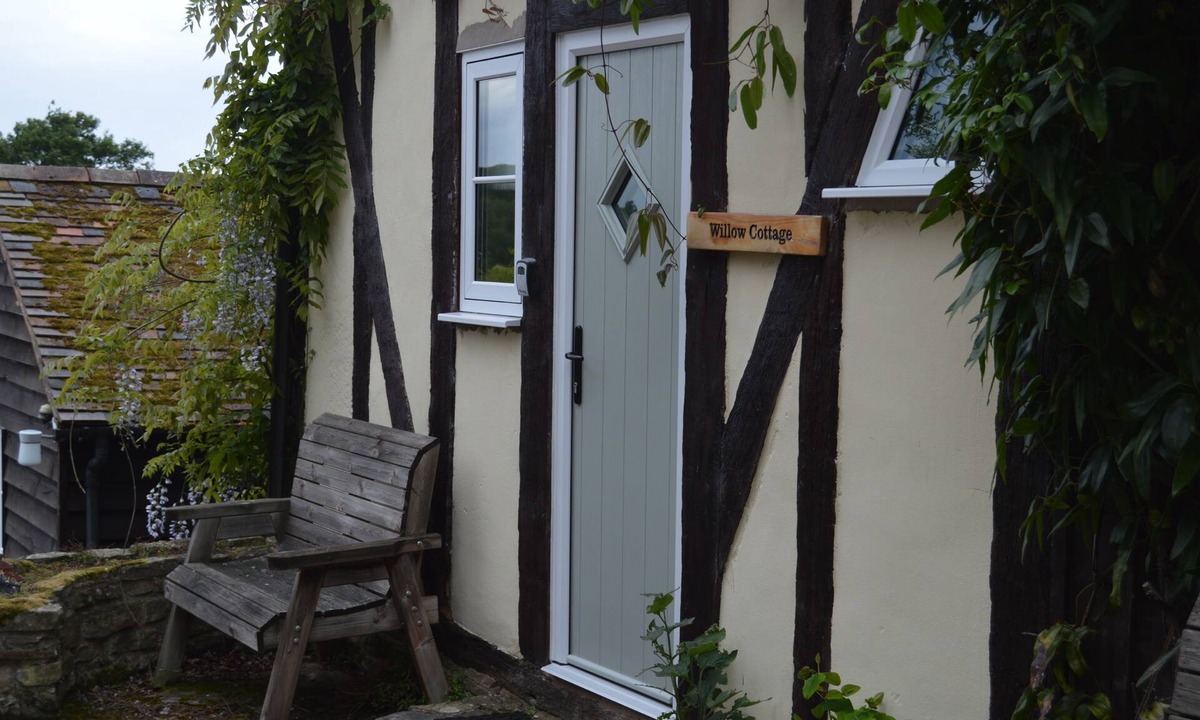 Hay-on-Wye Cottage | Willow Cottage - sleeps 2 guests in 1 bedroom