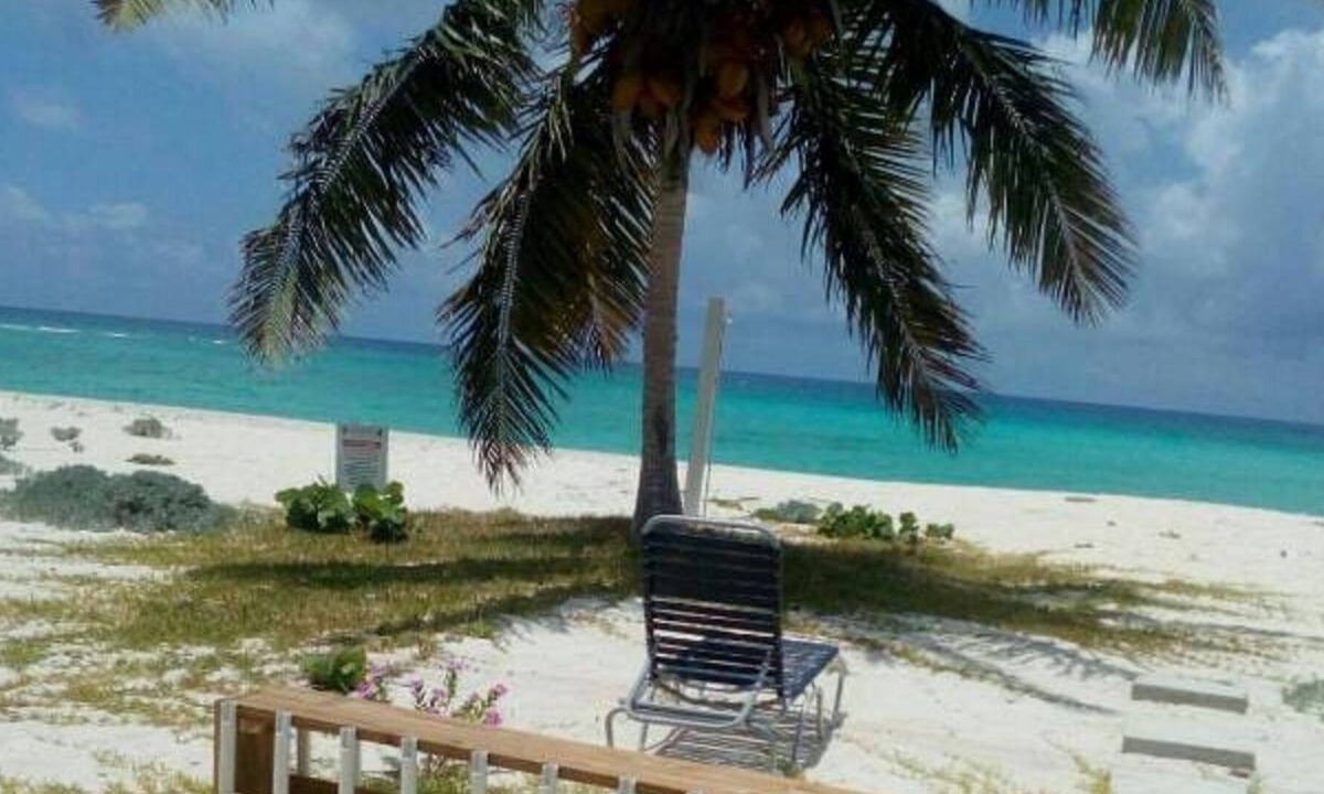 Pitts Town Cottage | Wonderful Beach Front Villa on Remote Island in The Bahamas