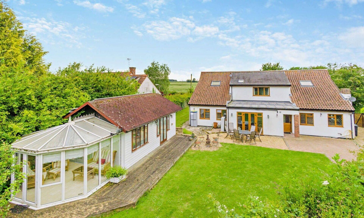 Horseheath House | Wonderful villa for 12 people with WIFI and pets allowed