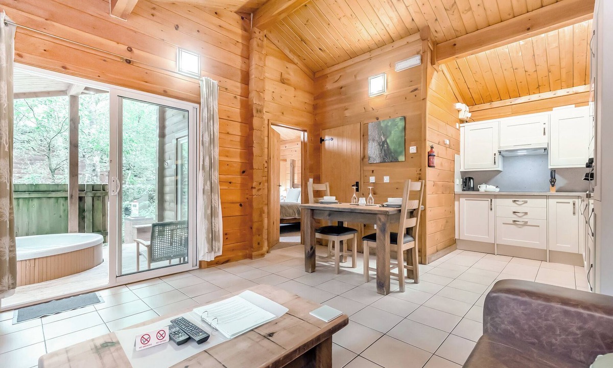 Freehay Ski Chalet | Woodpecker Log Cabin 2