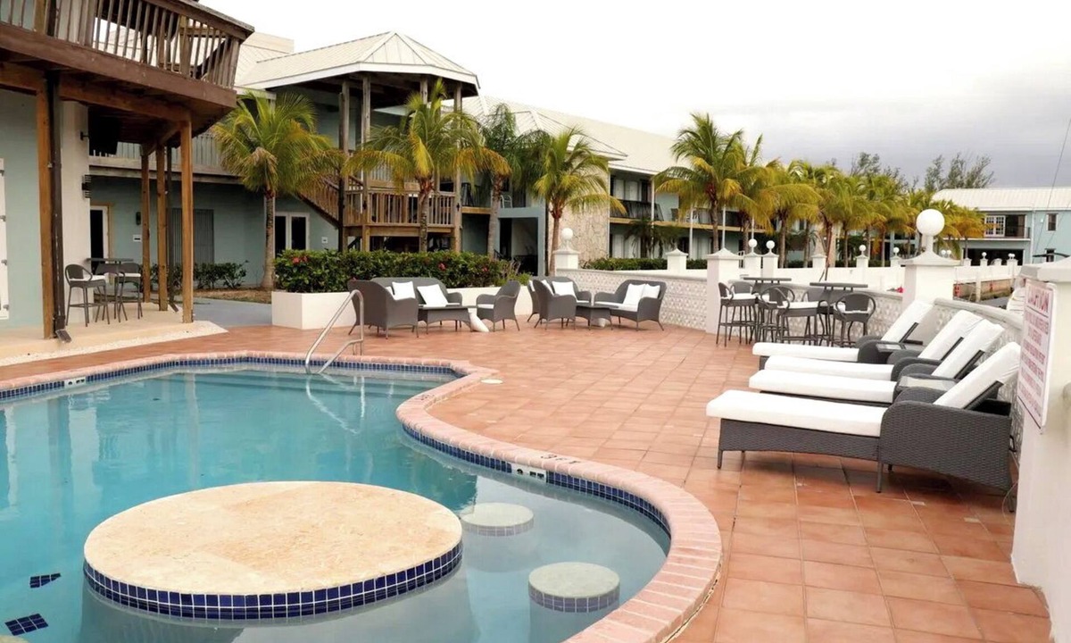 Bahamas Terrace Apartment | Xquisite Suites