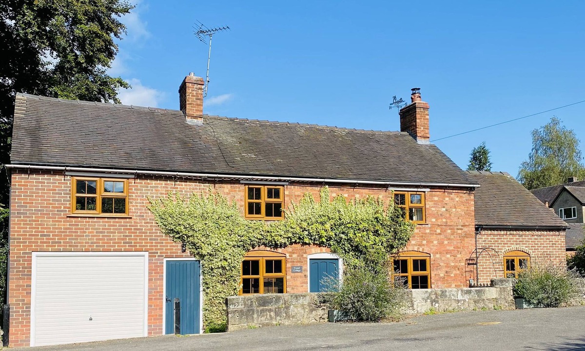 Alton Cottage | YOXALL COTTAGE, family friendly, character holiday cottage in Alton