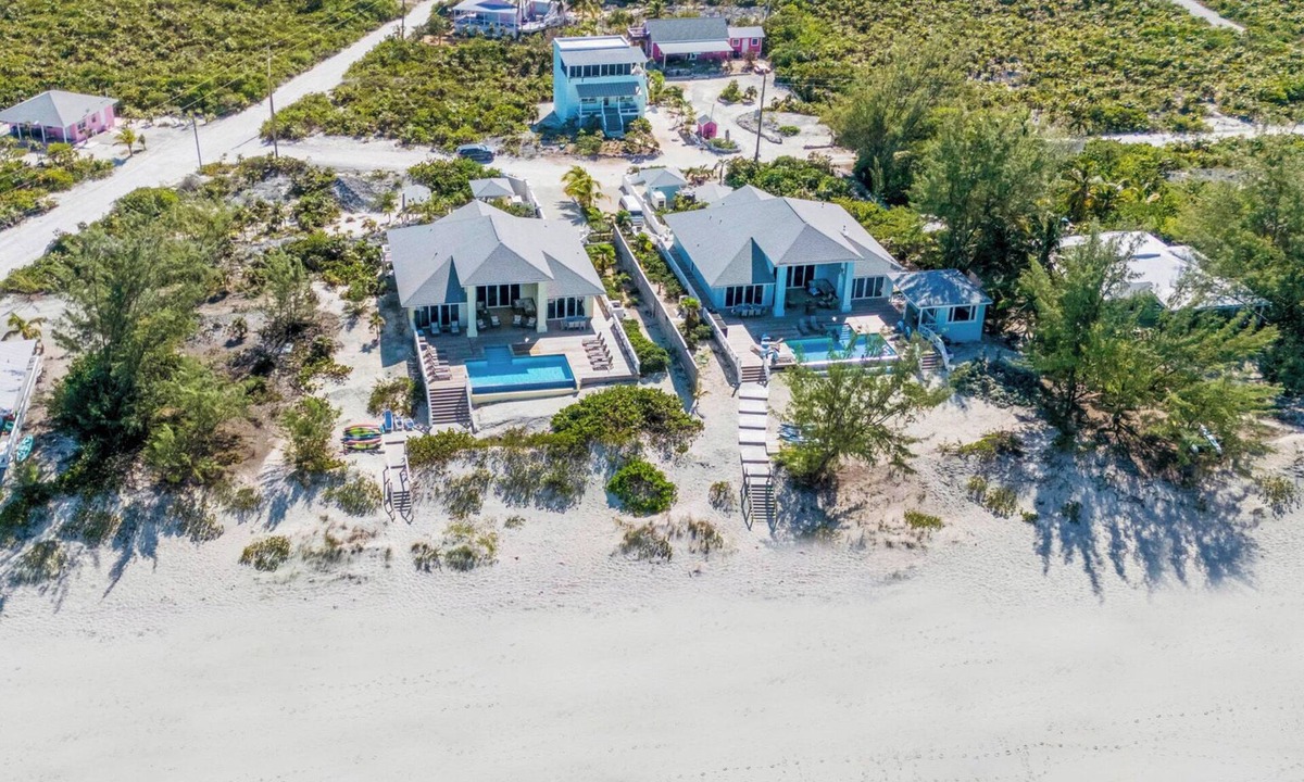 William's Town Villa | Yumey Sands Villa, Heated Pool & Unbelievable Year-Round Calm Beach
