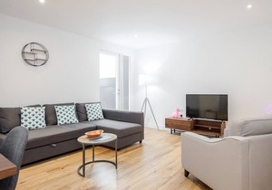 2 BR/ 2BA King's Cross station