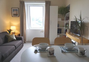 Comfortable Central West End Suite