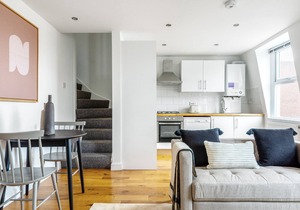Cosy Bayswater 1 BR on Queensway opp. Underground stn, by Blueground