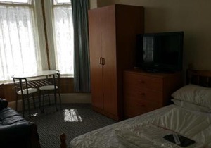 Flat Sleeps 2 with On-Street Parking