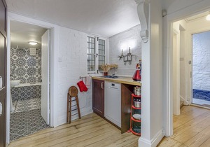 Hampstead Village Mews, by Veeve