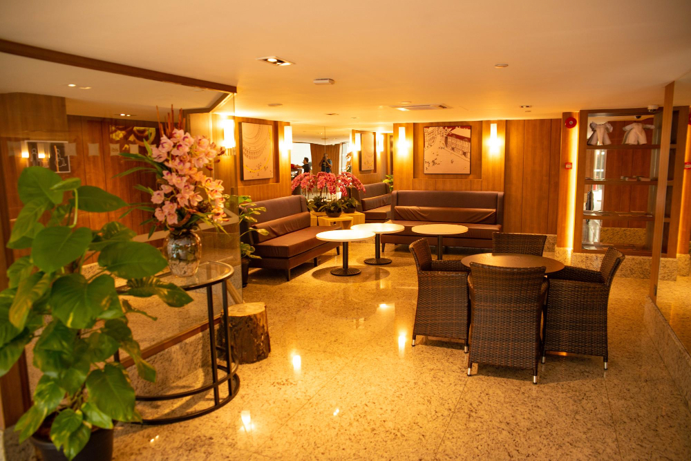 Hawaiian Monarch Penthouse 401 by Hawaii Ocean Club