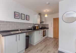 Modern Studio, Sleeps 2, Central Location