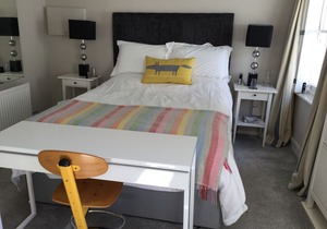 Smart flat in central Cheltenham