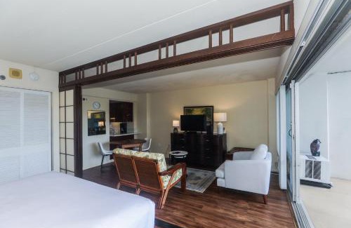 Waikiki Apartment | Ilikai Tower 701 City View 1BR
