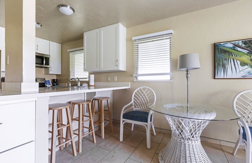 Wailua Apartment | Spacious Unit with Full Kitchen, Free Parking, Outdoor Swimming Pool!