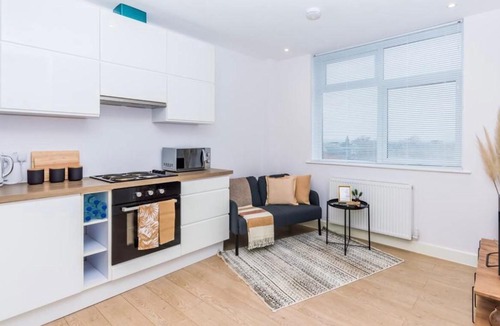 Aylesbury Apartment | 1 Bed Apartment in Aylesbury, by ARP HOMES, Town Centre, Perfect Location for Business & Long Stays