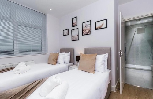 Aylesbury Apartment | 1 Bed Apartment in Aylesbury, by ARP HOMES, Town Centre, Perfect Location for Business & Long Stays