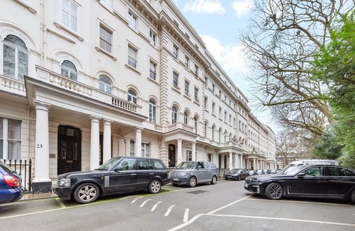 Paddington Apartment | 1 Bed Flat - Sleeps 5 - Pets - Parking - Wifi