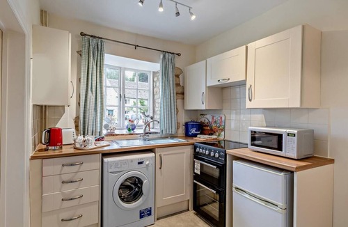 Rendcomb Cottage | 1 Bed in Cheltenham (oc-44960)