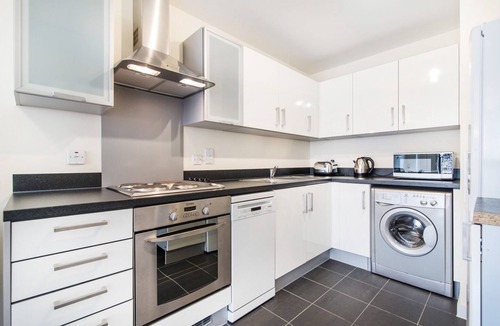 Churchill Apartment | 1-Bed - Sleeps 2 - near Victoria Coach Stn