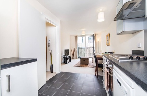 Churchill Apartment | 1-Bed - Sleeps 2 - near Victoria Coach Stn