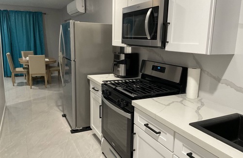Rokers Point Apartment | 1 bedroom 1 bathroom beach house, beach right at your door steps