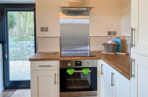 Stoke-on-Trent Cottage | 1 bedroom accommodation in Stockton Brook, near Leek