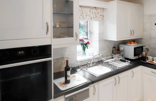 Chesterfield Cottage | 1 bedroom accommodation in Old Brampton, near Chesterfield